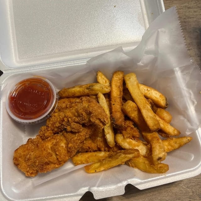 Kid's Chicken Tender Meal.